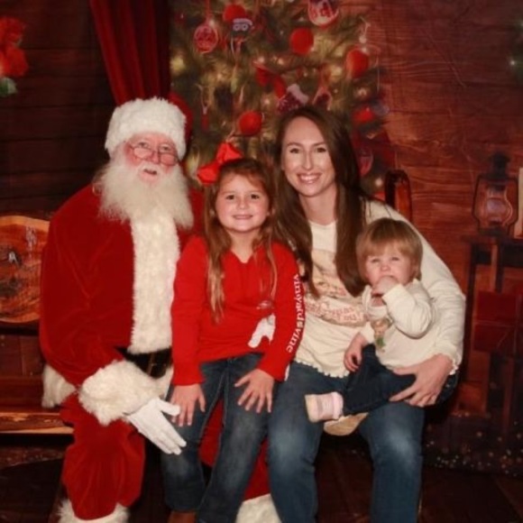 Meet your Posher, Andrea - Picture 1 of 1